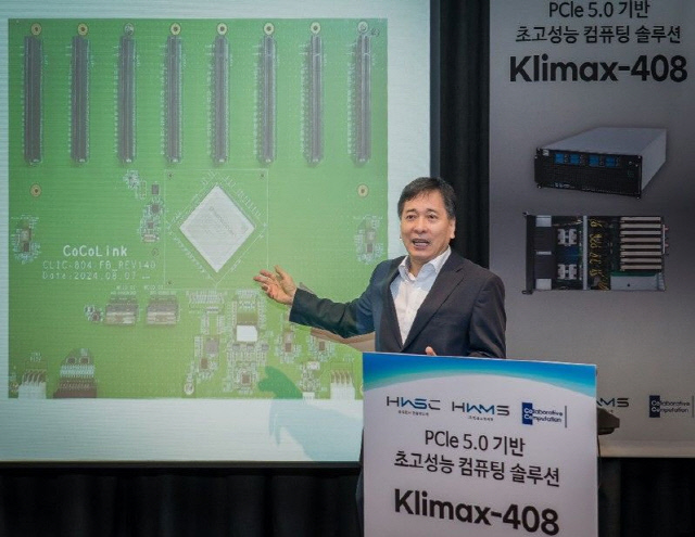 이동학 코코링크 대표가 19일 서울 양재 엘타워에서 'Klimax-408' 신제품 출시 기자간담회를 열고 제품 개발 배경과 기술 강점 등을 발표하고 있다. 코코링크 제공.